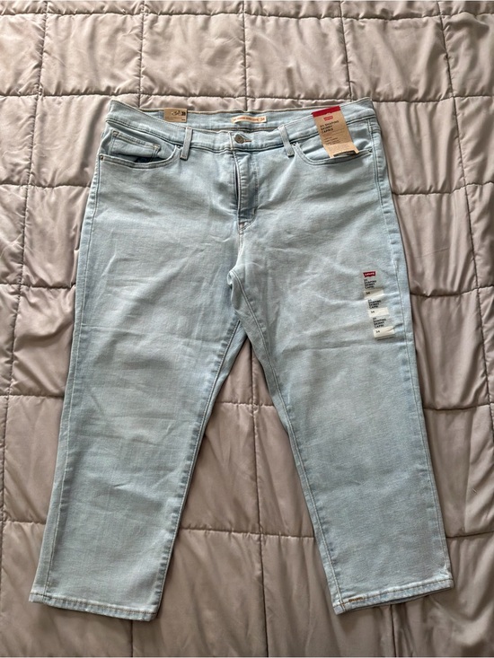 Levi's Denim - Levis 311 Light Wash Women’s Shaping Skinny Capri Size 34